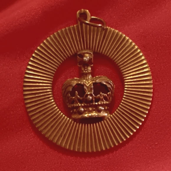 Vintage Coro Pegasus Crown Pendant - Picture 1 of 9